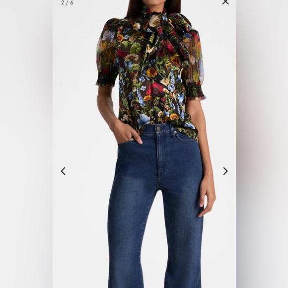 Alice + Olivia
Brentley Floral Puff-Sleeve Blouse. XL. NWT - Picture 4 of 13